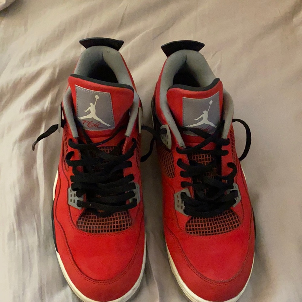 Jordan 4 Toro bravos